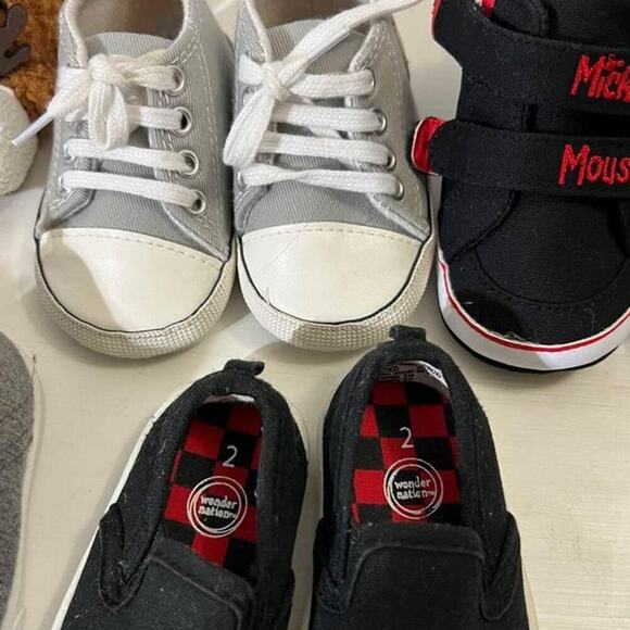 ˚₊‧꒰ა ☆ ໒꒱ ‧₊˚ Lot of 5 Pairs of Baby Boy Shoes Sz 2, 9M-12M, & 3M-6M  (2C-7CTI) - Picture 5 of 6